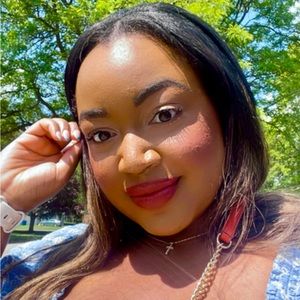 Meet your Posher, Regina